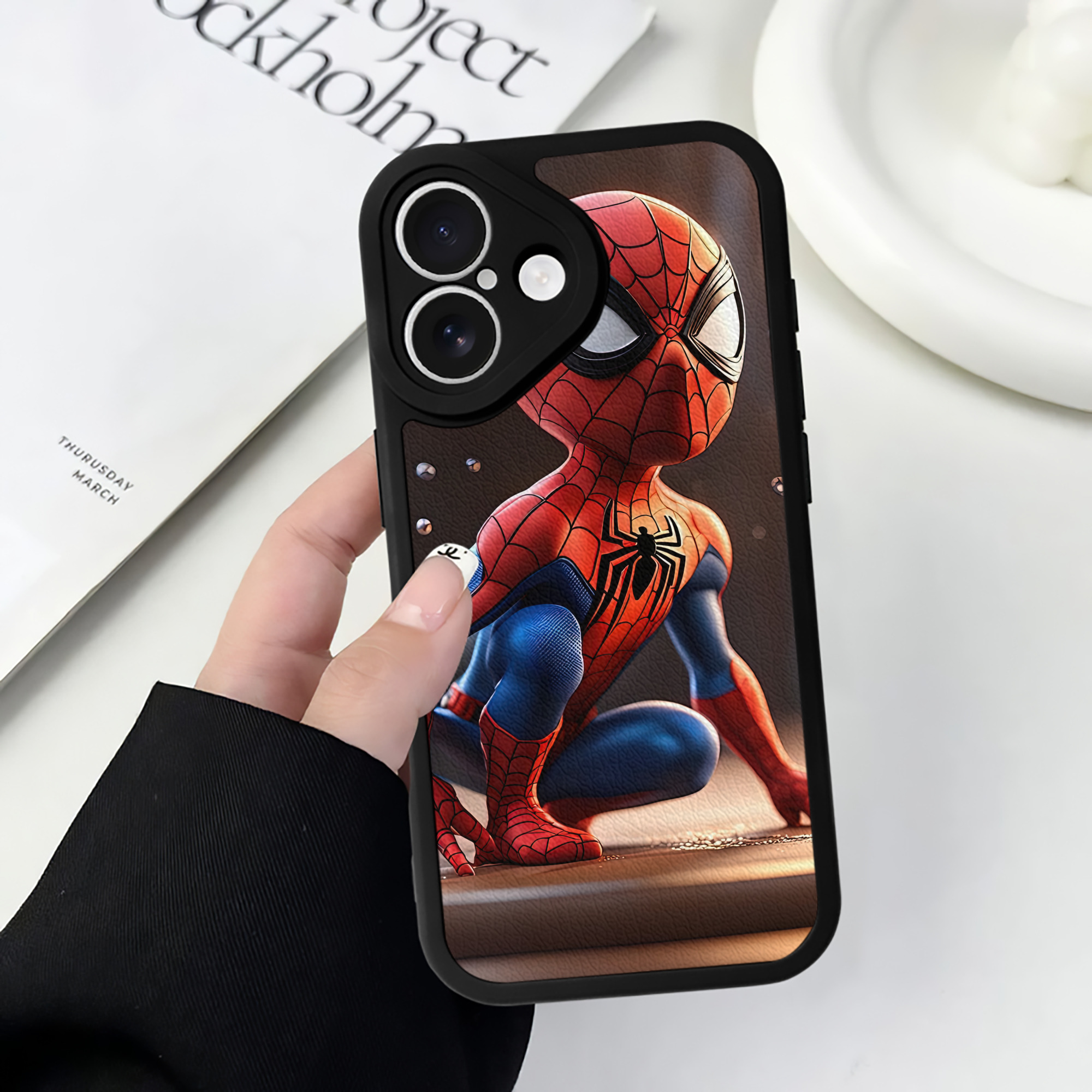 （画像用） Spider Man スパイダーマン 【iPhone 16シリーズ対応】シリコンスマホケース（レザー調） 材質：シリコン